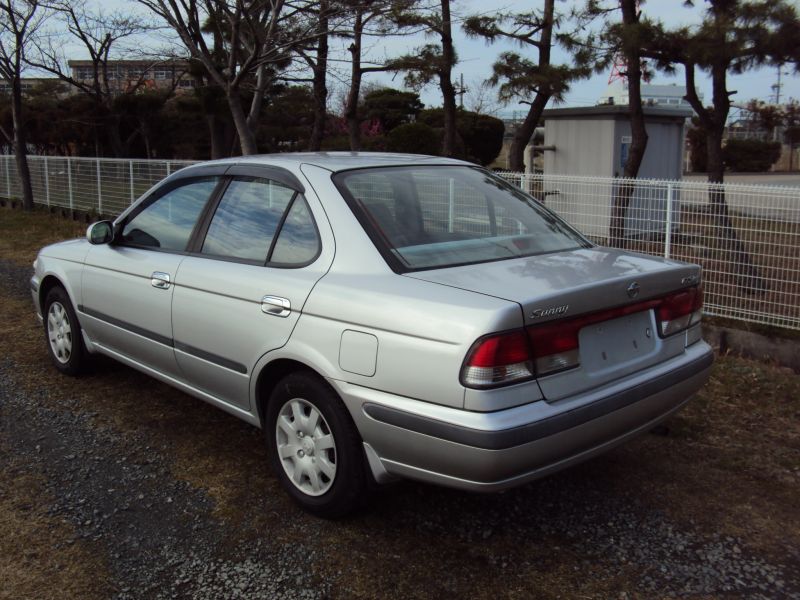 Nissan sunny ex saloon