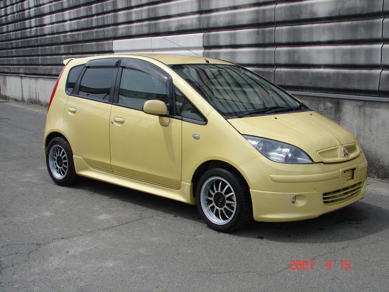 Mitsubishi colt 2003 года