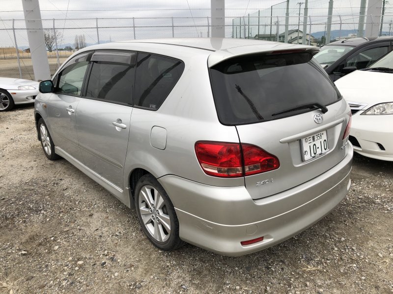 Toyota ipsum 2003 года