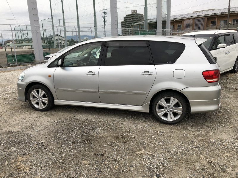 Toyota ipsum 2003 года