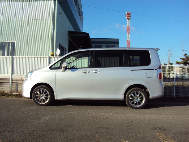 Toyota noah 4wd