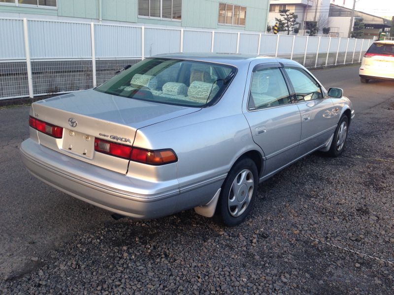 Toyota camry gracia 1999