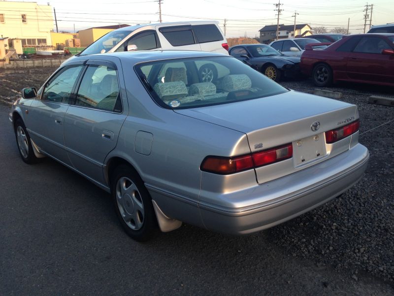 Toyota camry gracia 1999