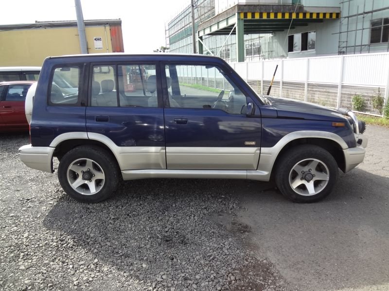 Suzuki escudo td11w