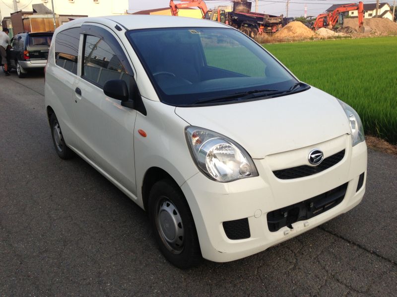 Daihatsu mira 2009 год