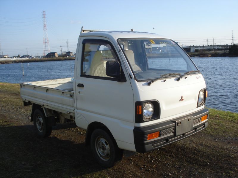 Mitsubishi minicab truck